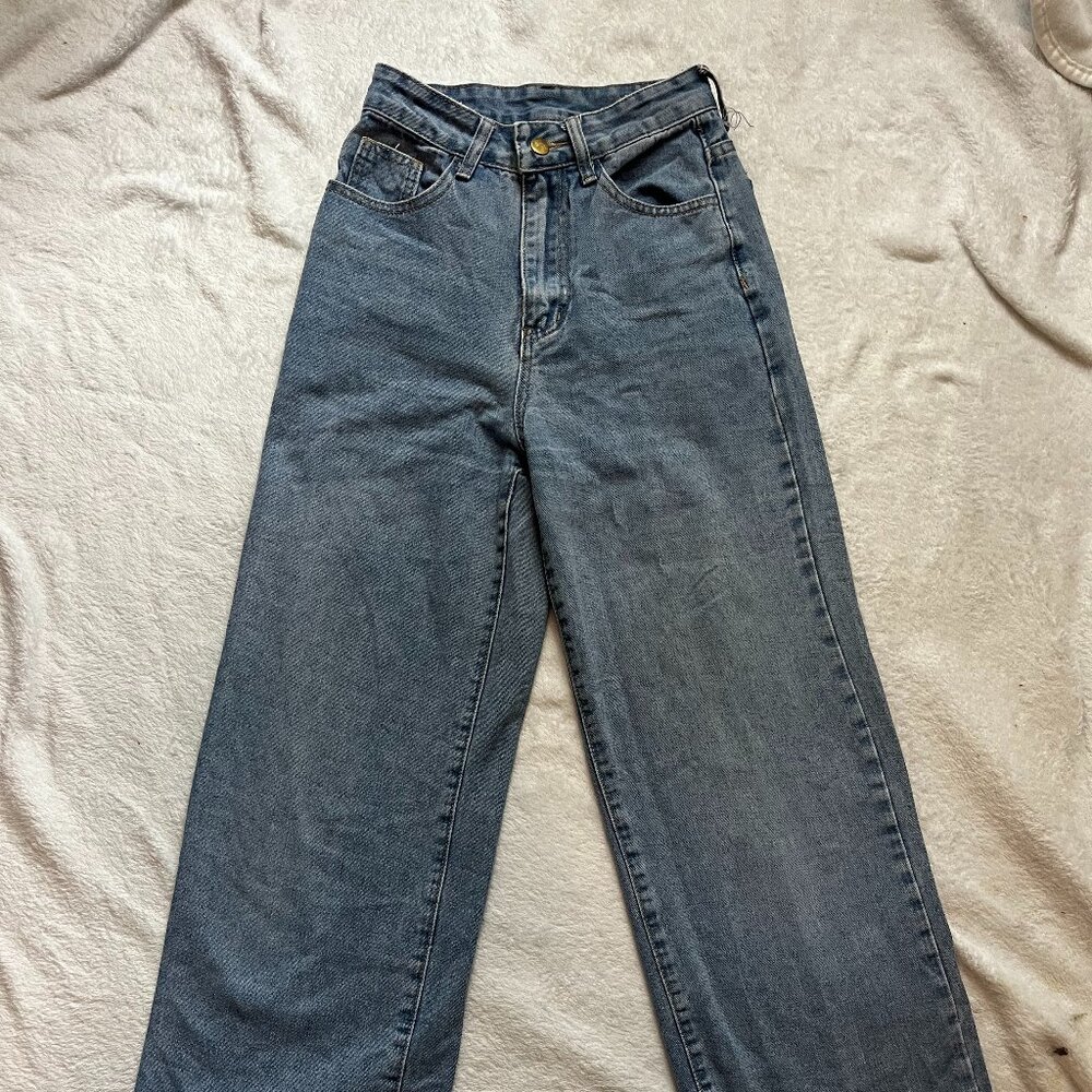 Baggy Boyfriend Cut Wide Leg Gold Button Light Wash Jeans